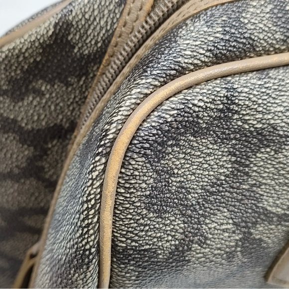 Yves Saint Laurent Giraffe Print Handbag - Picture 9 of 9